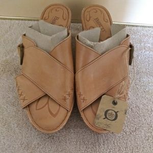 Born sandals